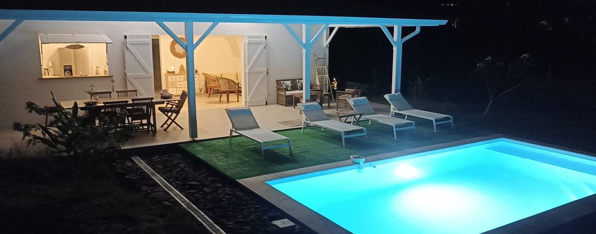 Villa pour 4 personnes, avec terrasse ainsi que jardin et piscine en Martinique - 2