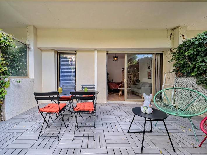 Appartement de vacances pour 2 personnes, avec terrasse ainsi que piscine et jardin