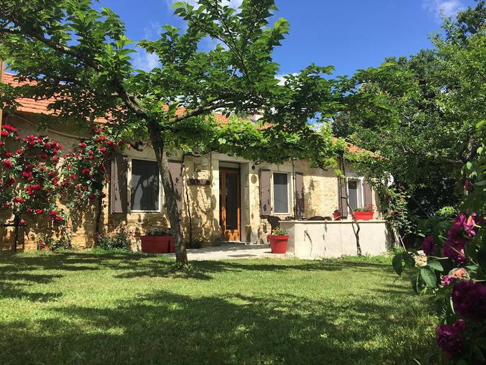 Gîte pour 4 personnes, avec terrasse et jardin