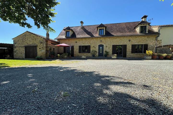 Location de vacances pour 6 personnes, avec jardin à Pontours