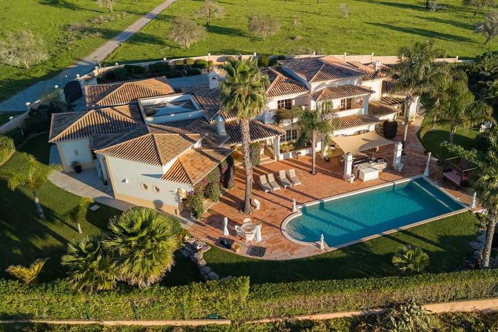 Villa para 8 pessoas, com Varanda e Jacuzzi e ainda Terraço and Jardim em Santa Maria