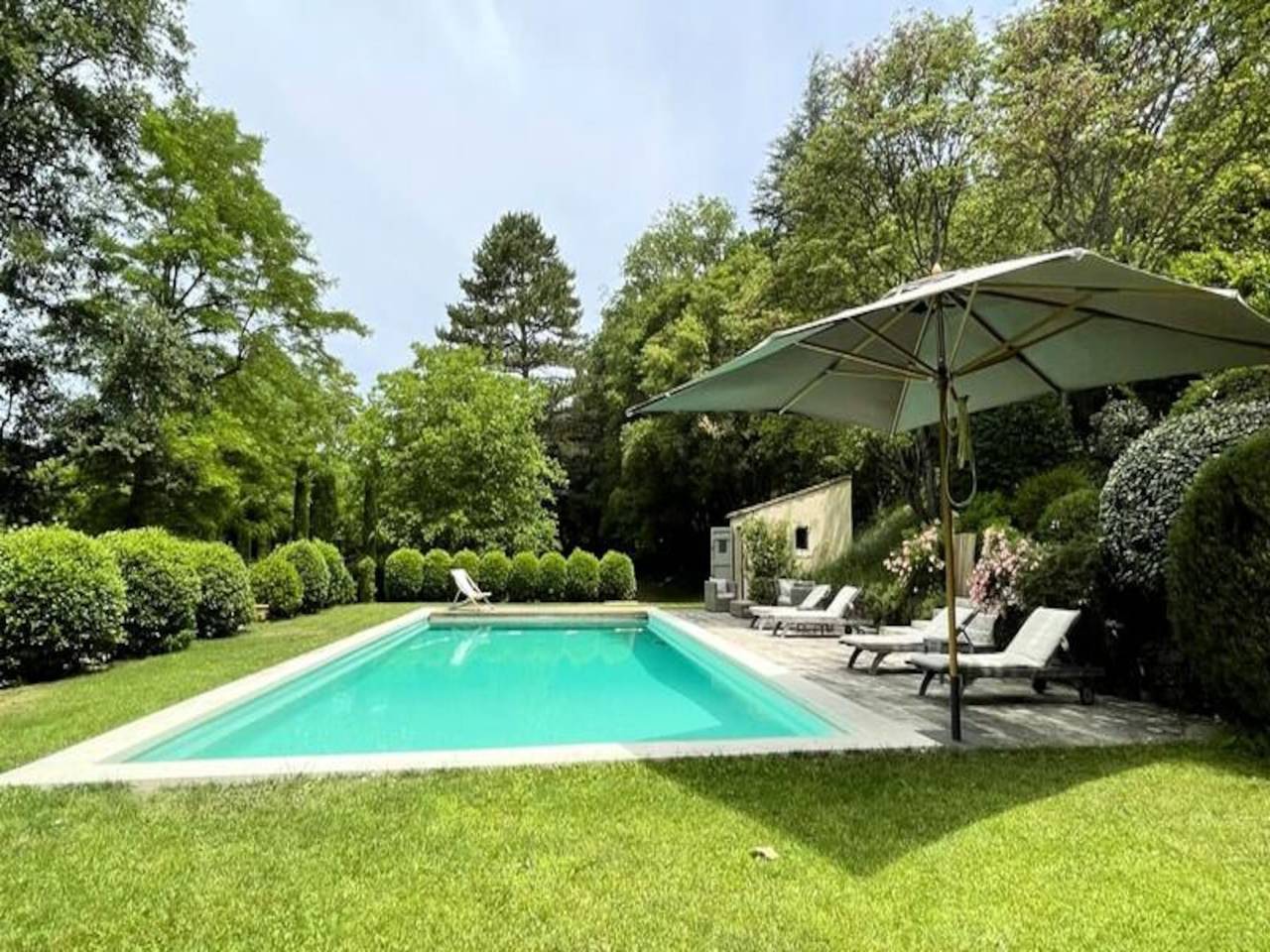 Entire apartment, Houses & Villas for 8 People in Cadenet, Parc naturel régional du Luberon