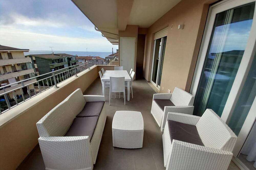 Entire apartment, Bright Holiday House A 301 in Tropea, Vibo Valentia Province