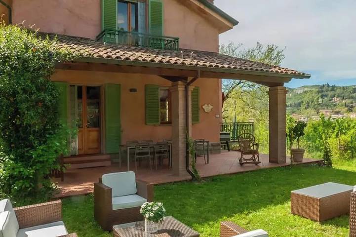 Ferienhaus für 6 Personen, mit Balkon und Pool sowie Garten, mit Haustier