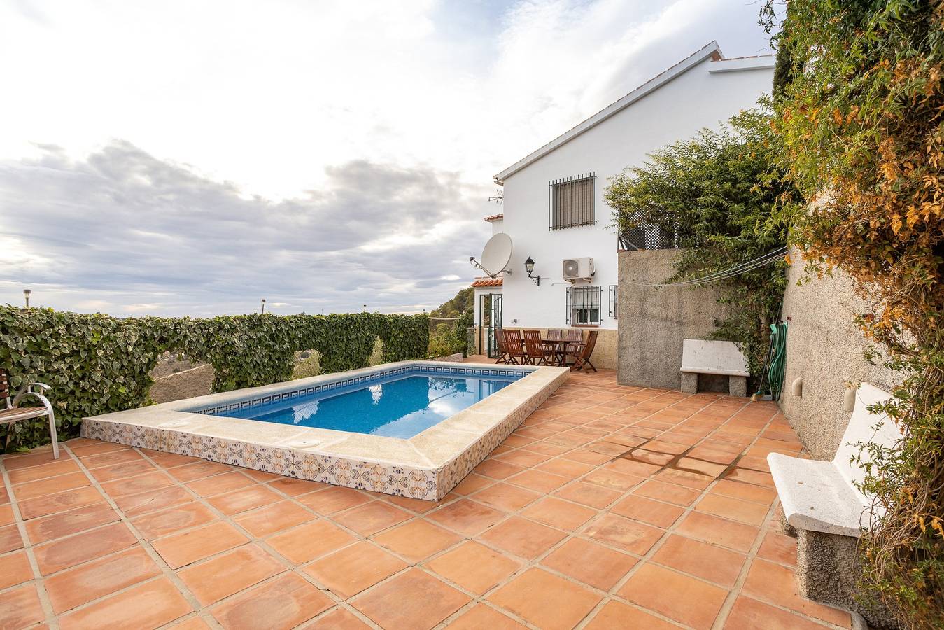 Villa 'Casa Haza Rila' con piscina, hermosas vistas a la montaña, jardín y Wi-Fi in Cómpeta, Provincia de Málaga