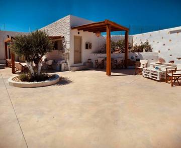 Gîte pour 2 personnes, avec terrasse et jardin dans Koufonisia