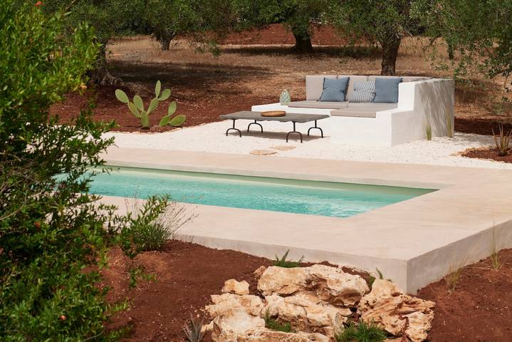 Entire apartment, Apartment 'Trullo Dei Noci Con Piscina' with Private Pool, Wi-Fi and Air Conditioning in Ceglie Messapica, Salento