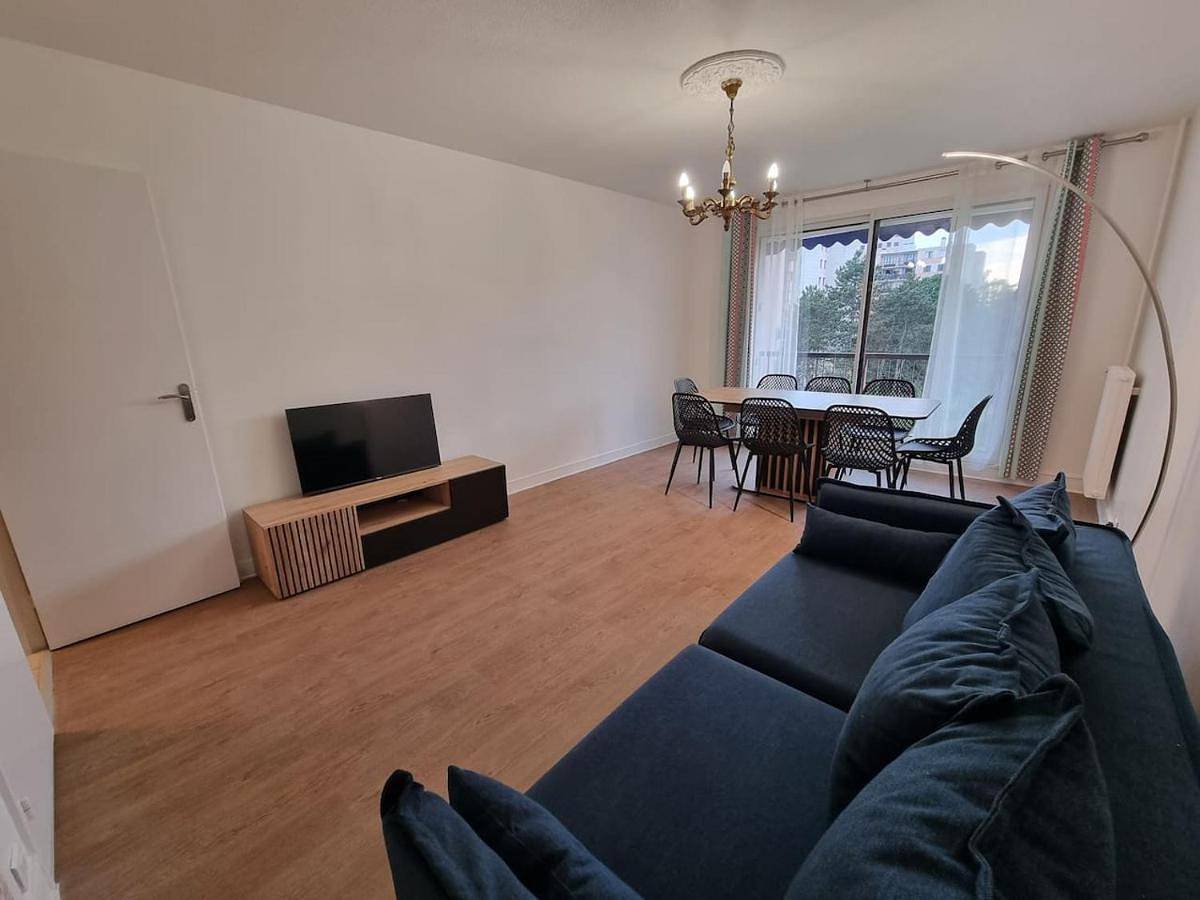 Appartement entier, Grand appartement 3 chambres Disney - Paris - 82m2 in Neuilly-sur-Marne, Seine-Saint-Denis