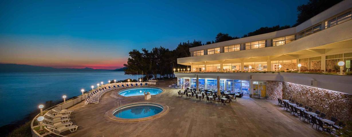 Studio entier, Studio à proximité immédiate de la mer in Jelsa, Hvar