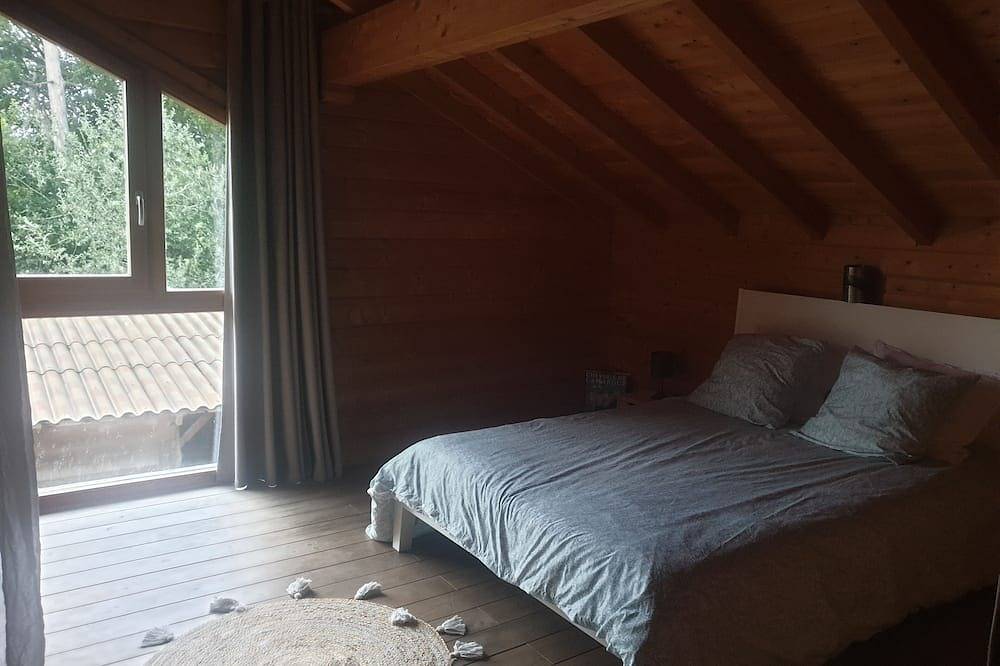 Chalet avec piscine in Sauveterre, Nimes region