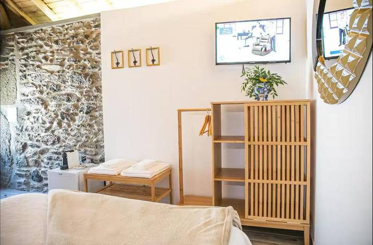 Location de vacances pour 2 personnes, avec bassin pour enfant et jardin ainsi que piscine et vue dans Mesão Frio - 2