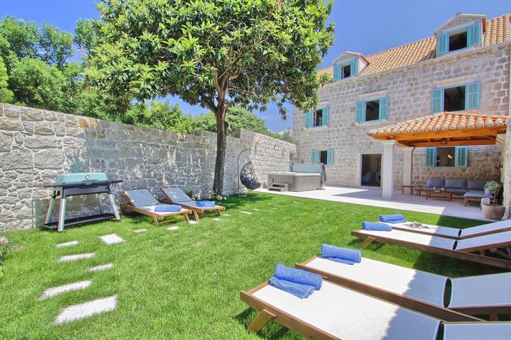 Villa pour 8 personnes, avec terrasse et jardin à Cavtat