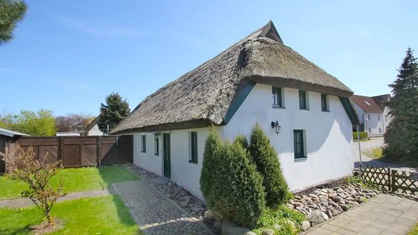 Ferienhaus für 4 Personen, mit Garten in Wiek