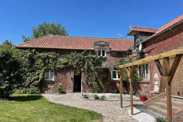 Gîte pour 6 personnes, avec jardin ainsi que piscine et terrasse à Romeries