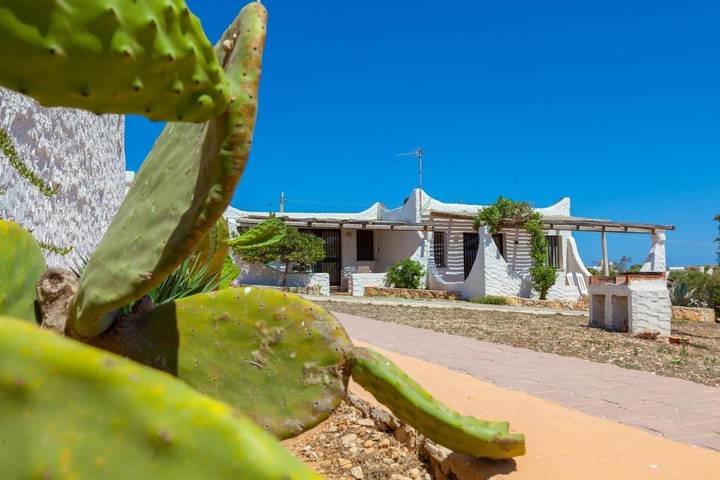 Location de vacances pour 4 personnes, avec terrasse ainsi que jardin et vue dans Lampedusa - 2