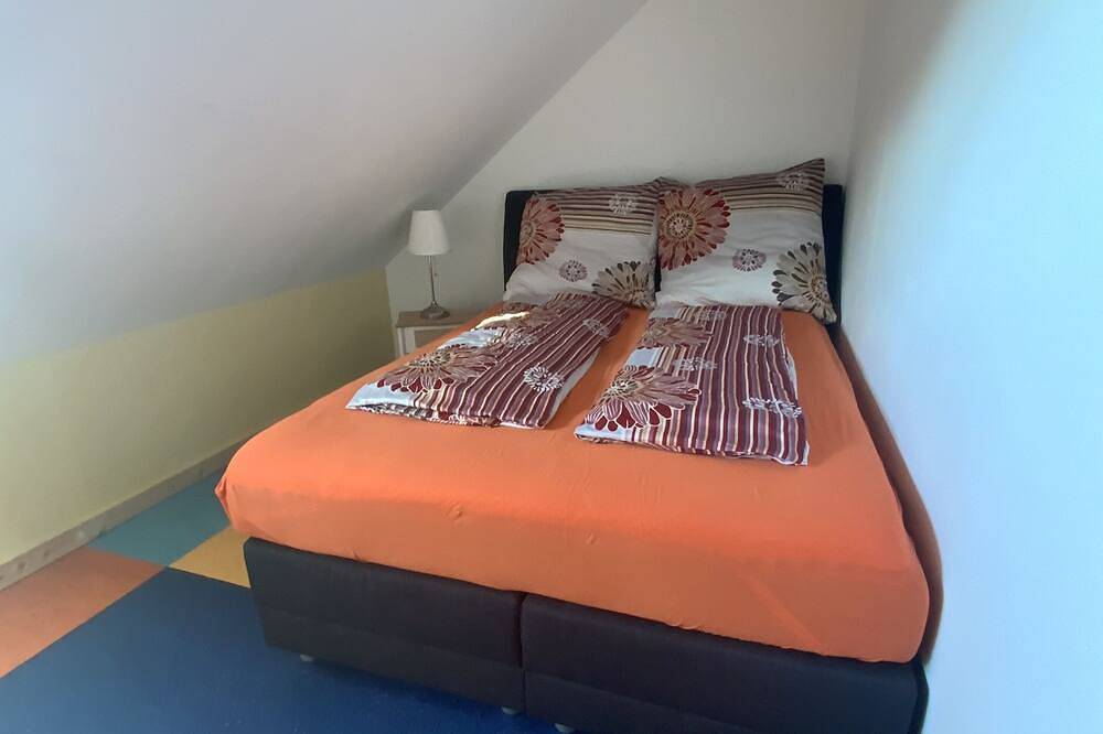 Entire apartment, Quiet apartment with bright conservatory and again with pool! in Buddenhagen, Wolgast