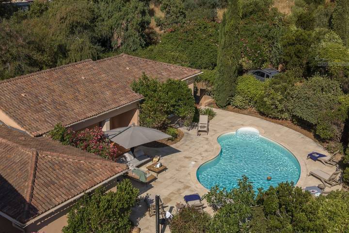 Villa pour 8 personnes, avec piscine ainsi que terrasse et jardin à Calvi - 2