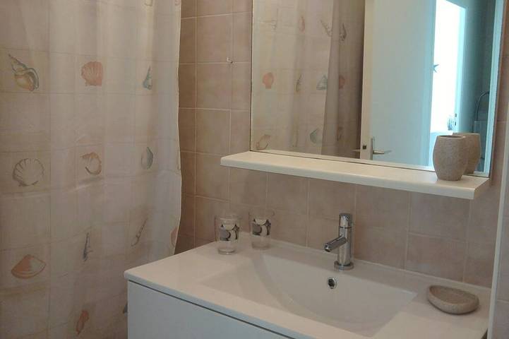 Gîte pour 4 personnes, avec jardin dans Plage du Ruguel - 4