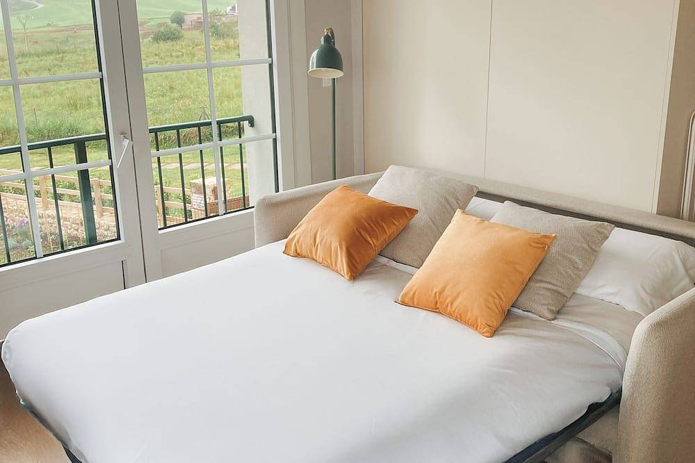 Entire apartment, \"Los Locos\" - Cozy studio with mountain view & surf camp connection in San Vicente de la Barquera, Oyambre Natural Park