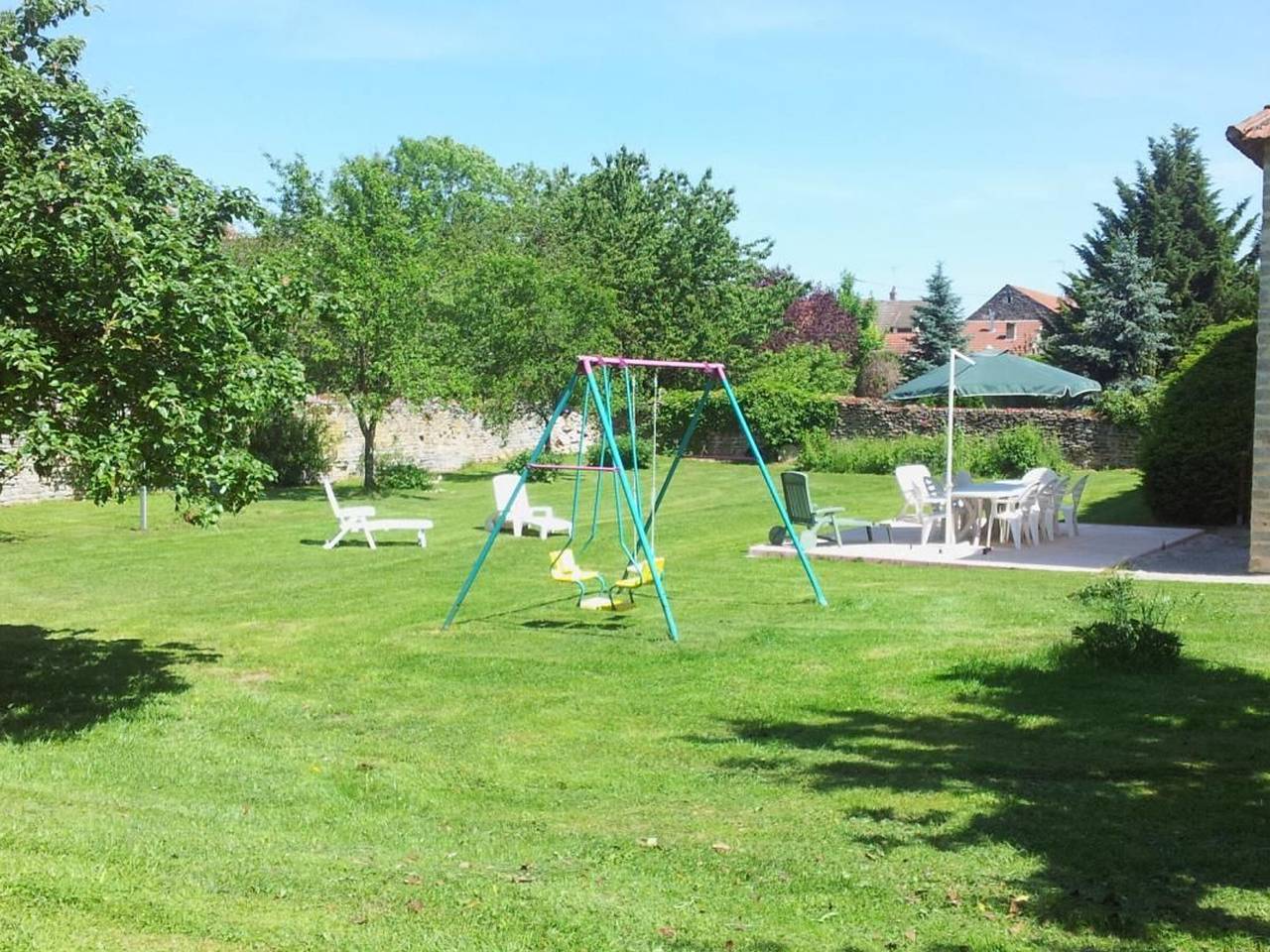 Gîte voor 9 personen met terras in Montceau-et-Écharnant, Beaune en omgeving