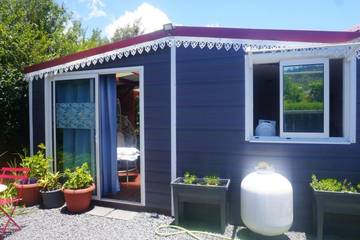 Gîte pour 2 personnes, avec vue et terrasse dans Cité du Volcan