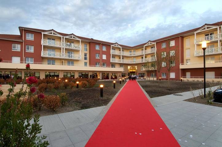 Appart’hôtel pour 2 personnes, avec jardin ainsi que piscine et vue, animaux acceptés