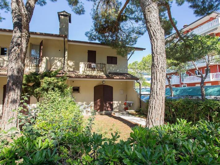 Ferienhaus für 6 Personen, mit Balkon und Garten sowie Pool, kinderfreundlich in Caorle