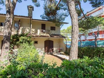 Ferienhaus für 6 Personen, mit Balkon und Garten sowie Pool, kinderfreundlich in Caorle