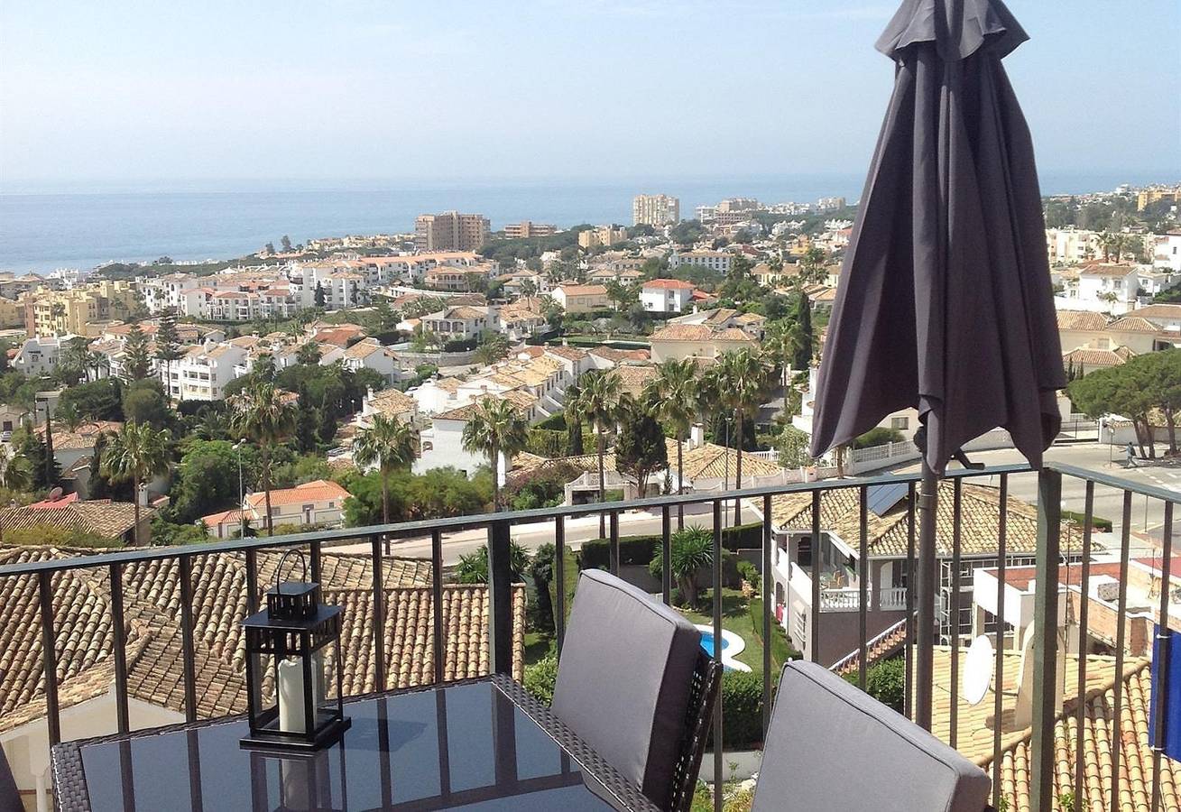 Holiday Home 'Lovely Townhouse In Riviera Del Sol' with Sea View, Wi-Fi and Air Conditioning in La Cala de Mijas, Mijas