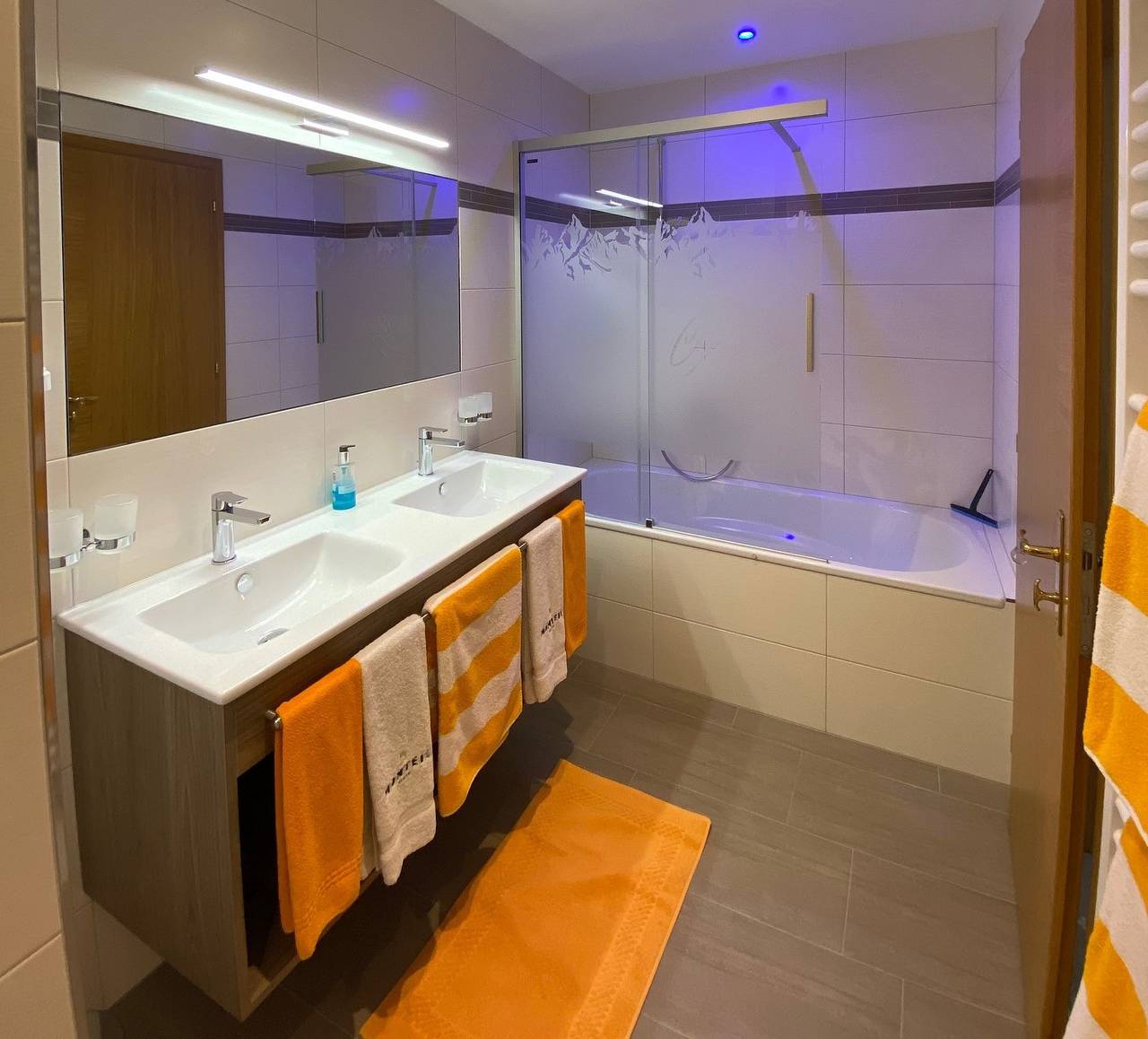 Ganze Ferienwohnung, Appartementhaus Cristal - *Appartement 6 Das Edelweiss* in Samnaun-Dorf, Samnaun