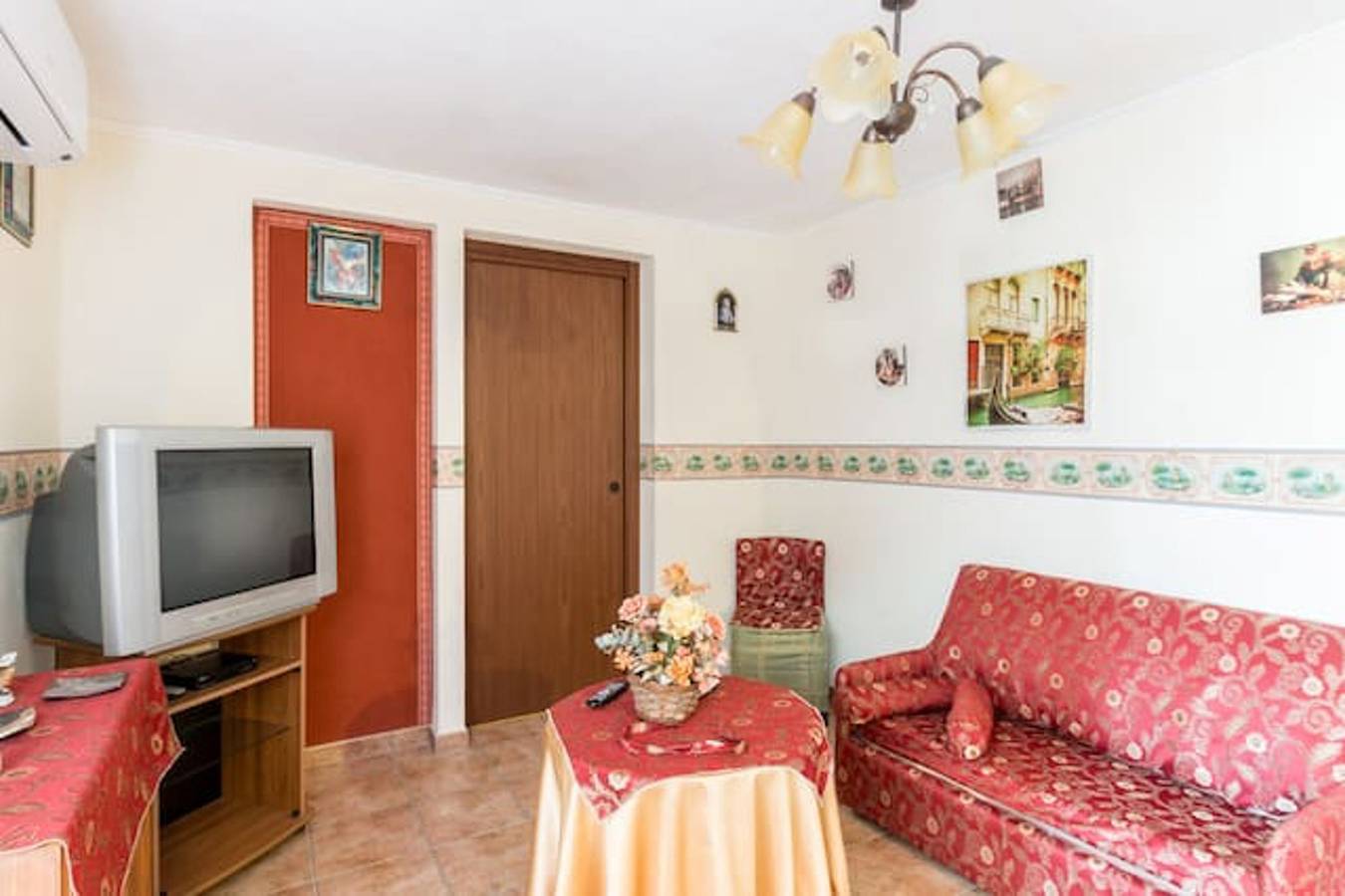 Ganze Wohnung, Komfortable Wohnung in Modica, 80 m² + Terrasse in Modica (dorf), Modica