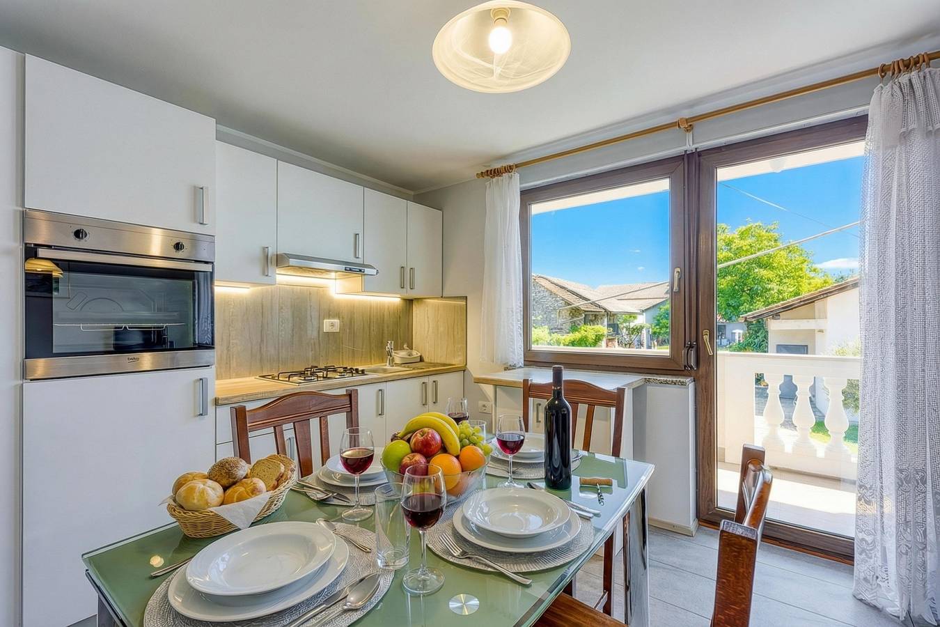 Ganze Wohnung, Ruj Karst Apartment with Balcony in Zizan, Slowenien