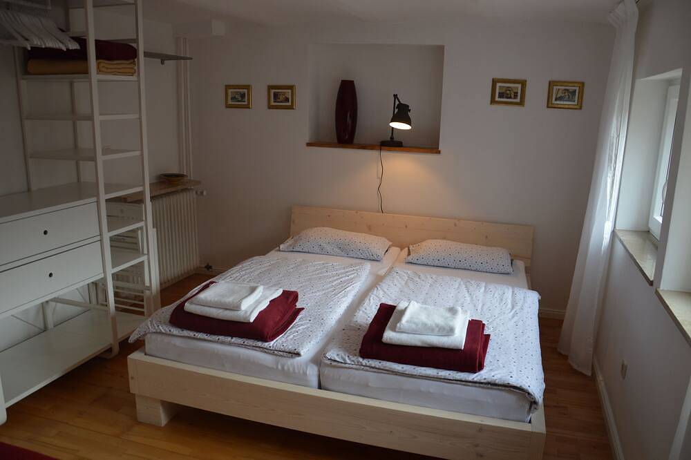 Ganze Wohnung, Panorama-Blick Miltenberg, 3 Pers., zentral, am Main, Terrasse, Bootverleih, P in Miltenberg, Spessart-Mainland