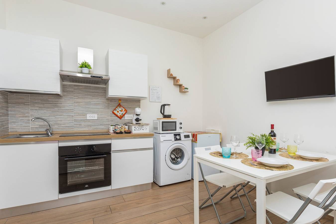 Ganze Wohnung, Apartment 'Il Tulipano House' mit privater Terrasse, Wlan und Klimaanlage in Catania, Catania Provinz