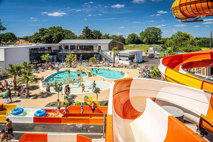 Camping pour 6 personnes, avec piscine et terrasse à Saint-Hilaire-de-Riez