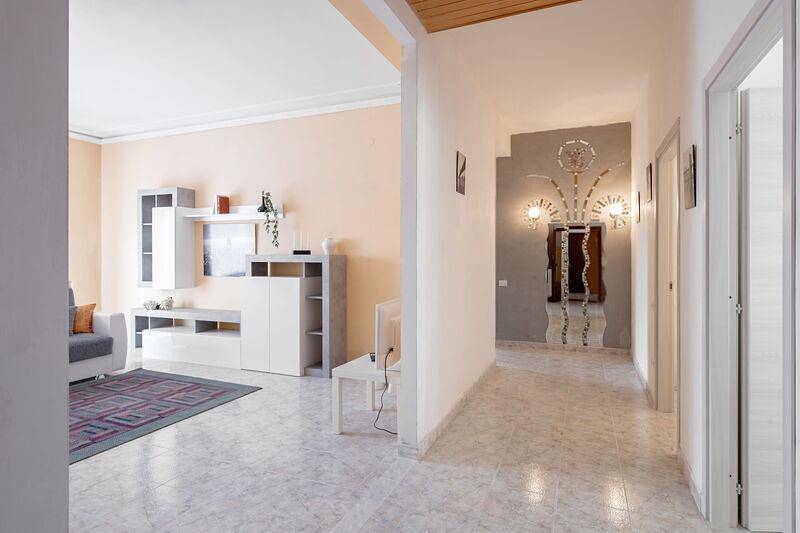 Entire holiday apartment, Holiday apartment for 5 people with terrace in Loreto, Ancona Province