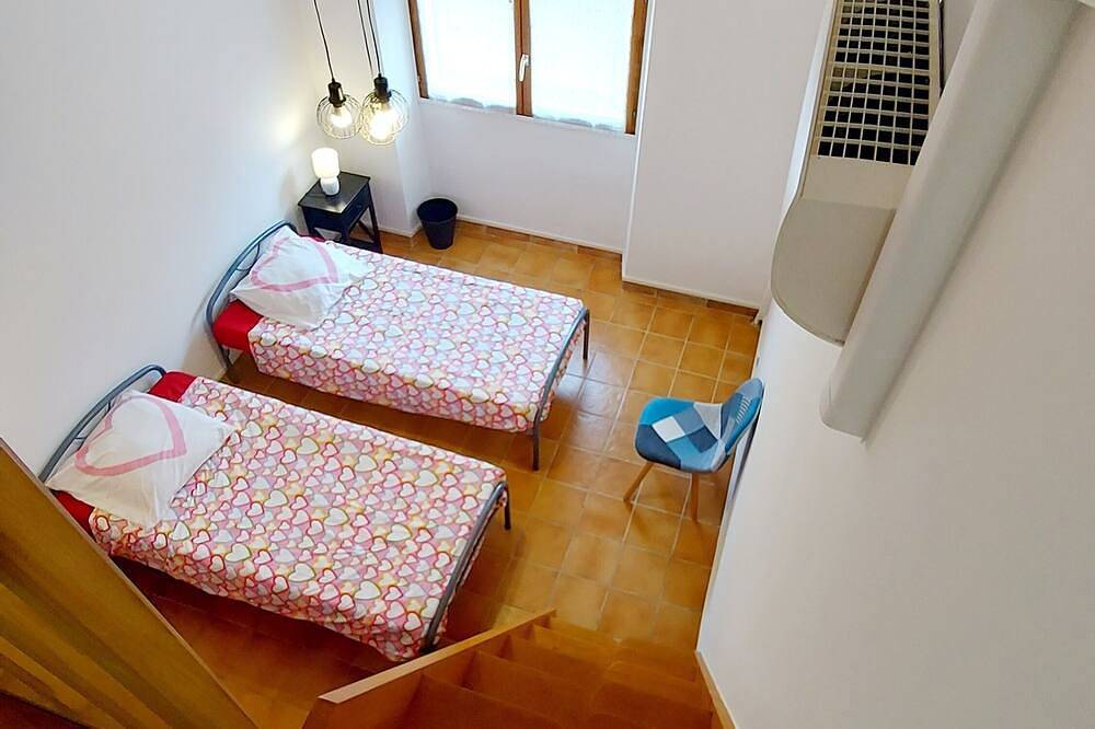 Chez Elle. Charming house located in the center of town, on a quiet pedestrian street. in Oraison, Alpes de Alta Provenza