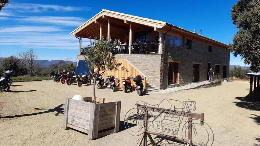 Hôtel pour 4 personnes, avec terrasse ainsi que vue et jardin à Benabarre