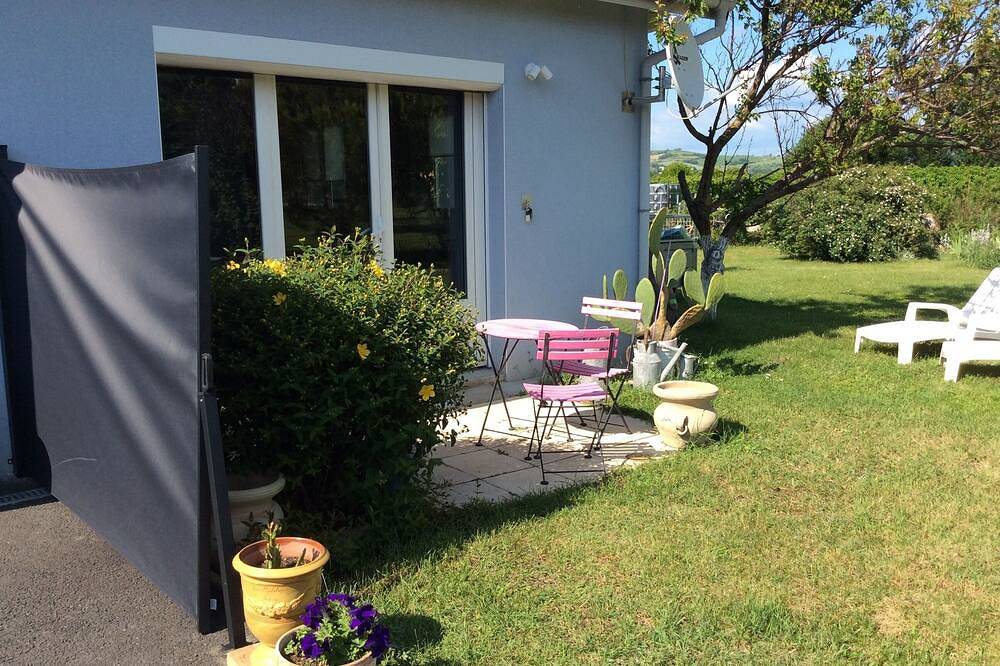 Appartement entier, Grand studio tout confort in Le Broc (Puy-de-Dôme), Région de Besse-et-Saint-Anastaise