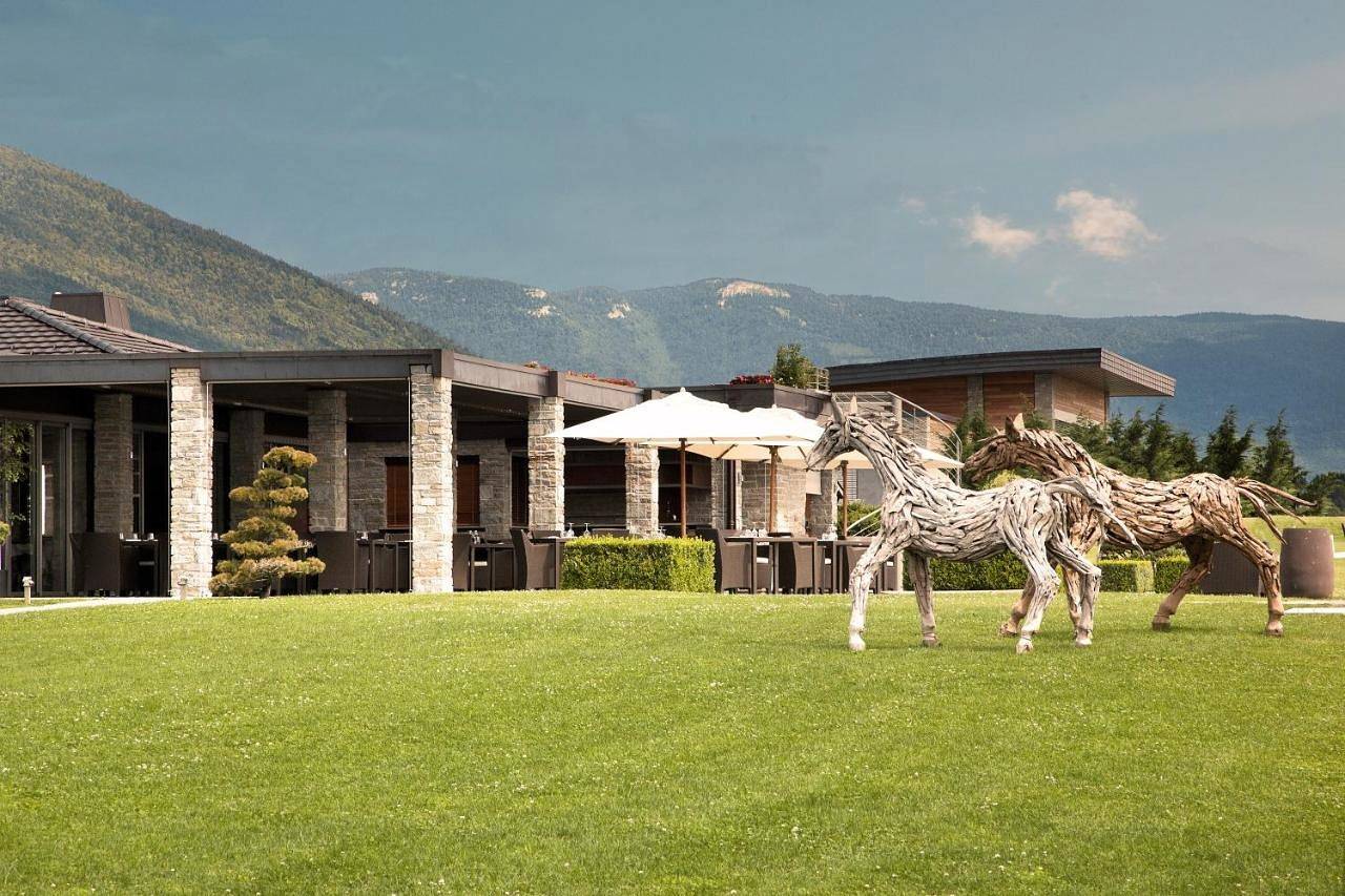 Hôtel pour 4 personnes avec jardin in Les Crozets, Parc naturel régional du Haut-Jura