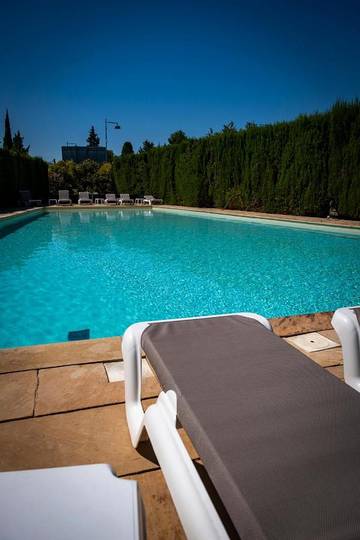 Hôtel pour 2 personnes, avec jardin et piscine, animaux acceptés à Beaucaire