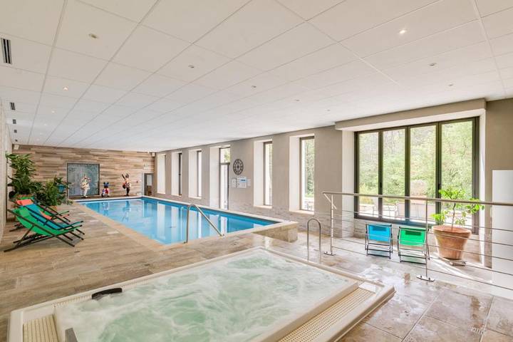 Hôtel pour 2 personnes, avec Terrasse et Jacuzzi ainsi que Jardin et Piscine