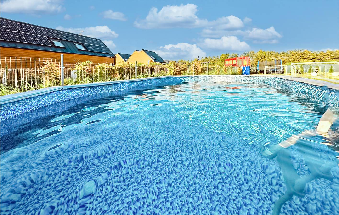 Ferienhaus für 6 Personen mit Terrasse in Sarbinowo, Powiat Koszaliński