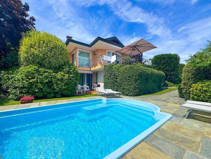 Ferienhaus für 6 Personen, mit Balkon und Terrasse sowie Garten und Pool