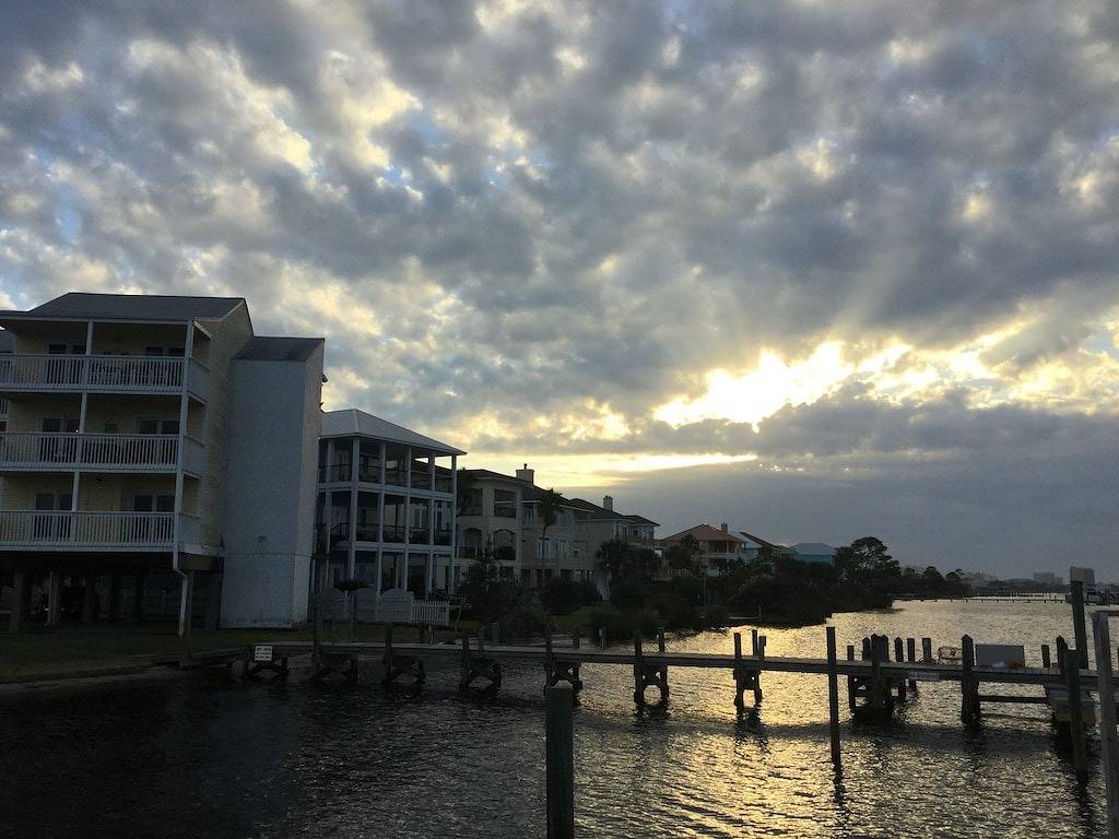 Ganze Wohnung, Schöne 2 Schlafzimmer und 2 Bäder direkt an der Bucht! Bootsbeleg inklusive! Schlaf 6! in Perdido Key, Escambia County
