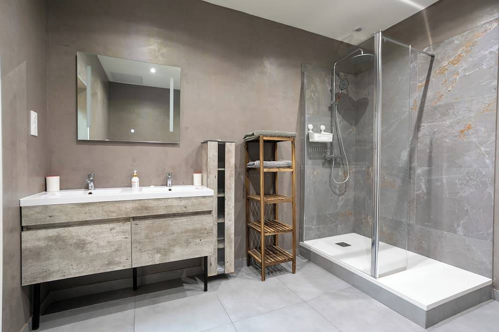 Entire apartment, Loft near métro north of Paris in Pantin, Seine-Saint-Denis