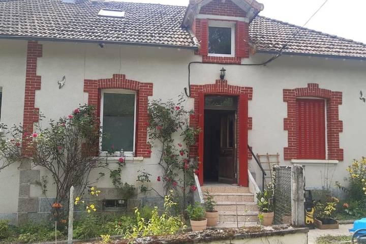 Gîte pour 6 personnes, avec jardin à Mérinchal