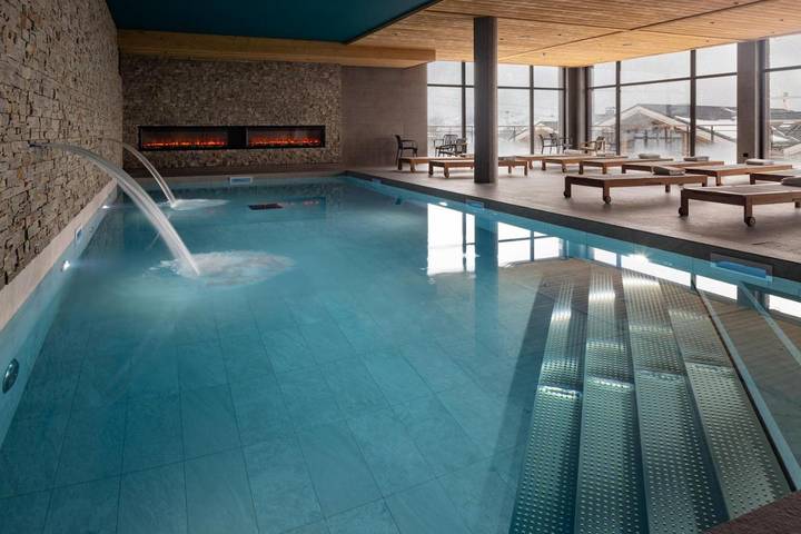 Hôtel pour 5 personnes, avec terrasse ainsi que sauna et piscine, animaux acceptés