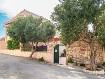 Ferienwohnung für 5 Personen, mit Garten und Balkon auf Brac