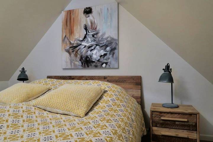 Location de vacances pour 6 personnes, avec piscine ainsi que vue et jardin à Continvoir